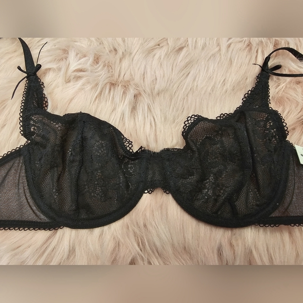 Black lace, DKNY, bra, intimates, vacation, honeymoon, travel, 36b,